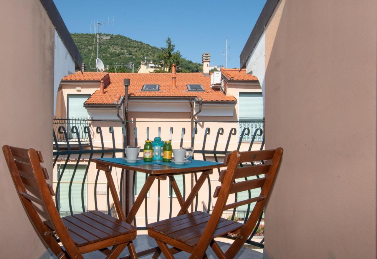 Residence Holidays Pietra Ligure Bagian luar foto