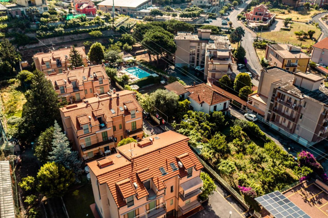 Residence Holidays Pietra Ligure Bagian luar foto