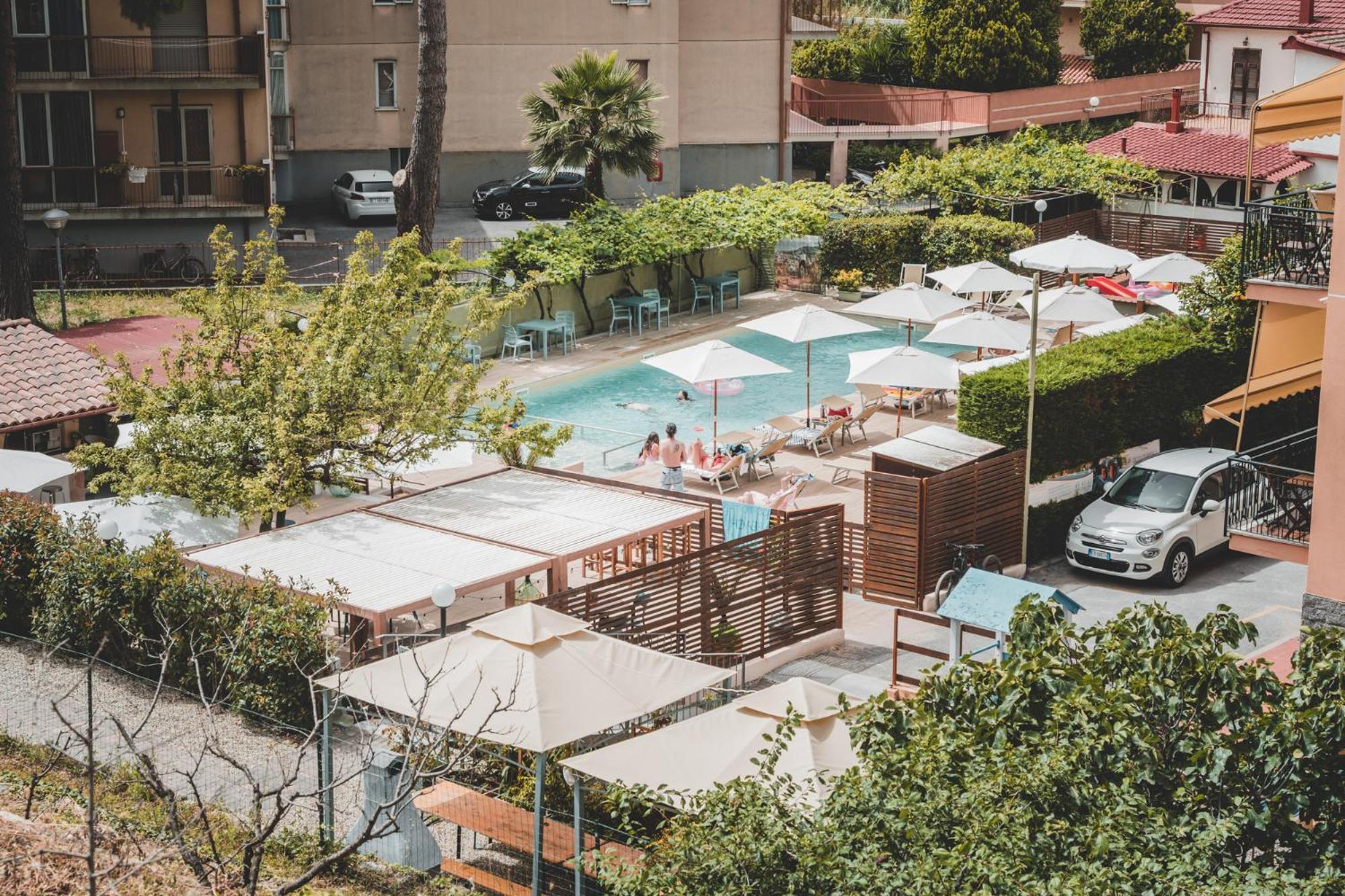 Residence Holidays Pietra Ligure Bagian luar foto
