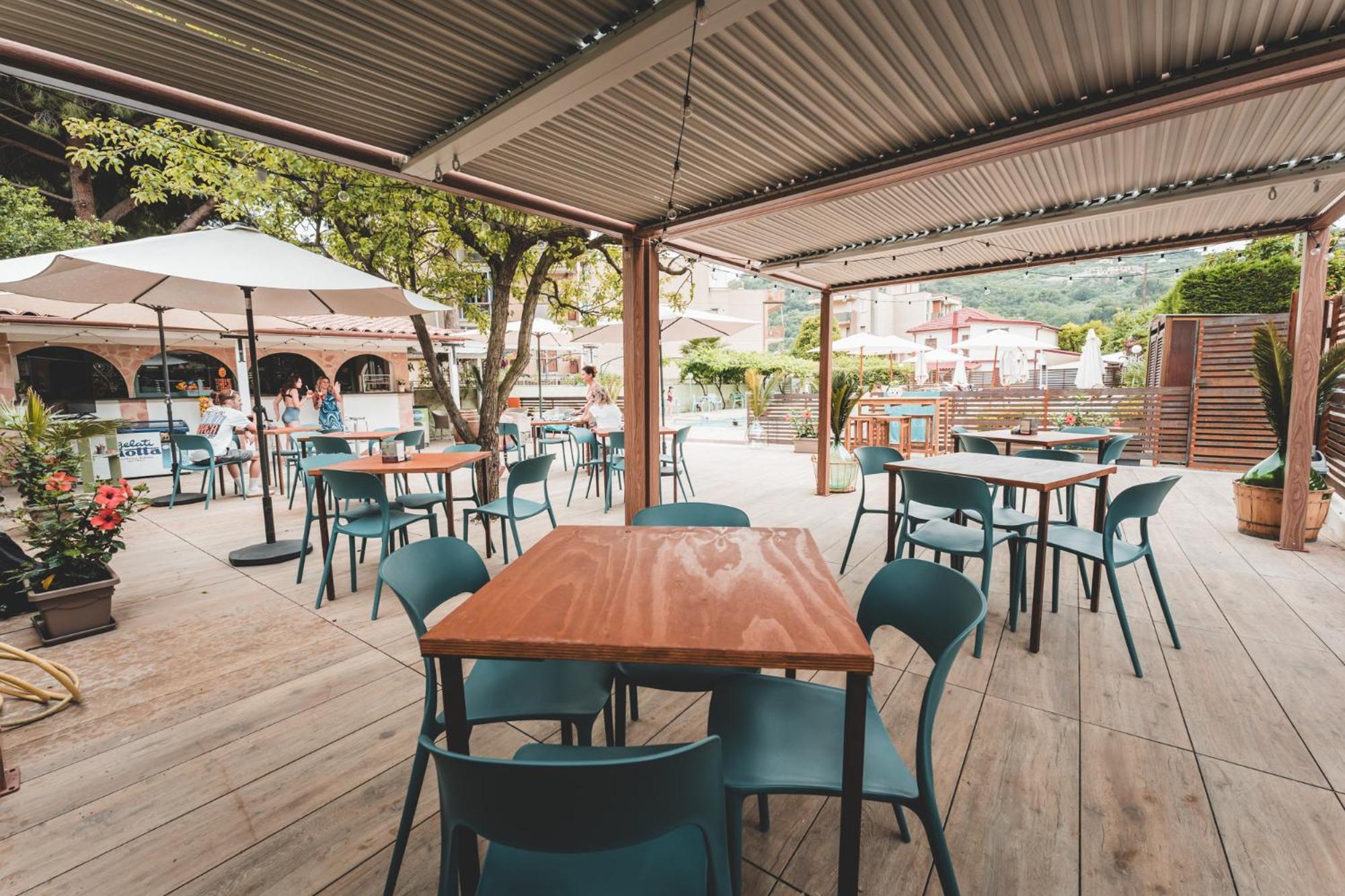 Residence Holidays Pietra Ligure Bagian luar foto