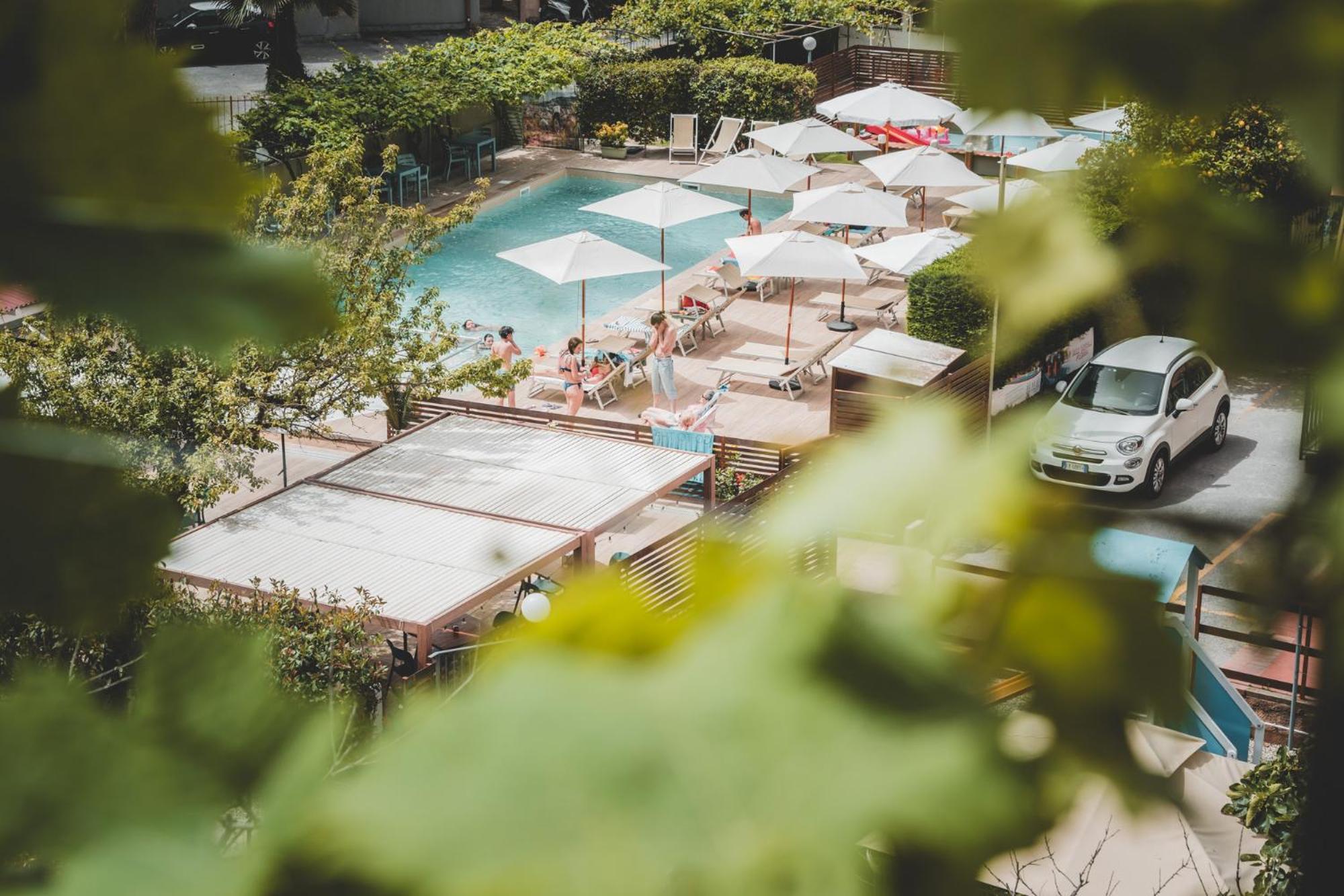 Residence Holidays Pietra Ligure Bagian luar foto