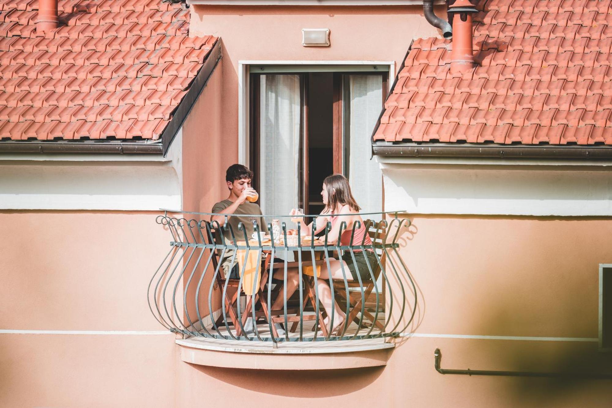 Residence Holidays Pietra Ligure Bagian luar foto